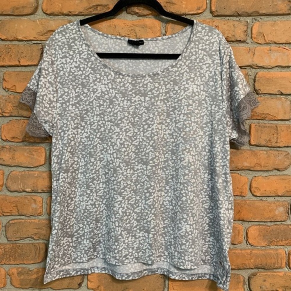 Tahari Floral Lace‎ Sleeve Top Womens XL Gray White Short Sleeve Blouse T-Shirt